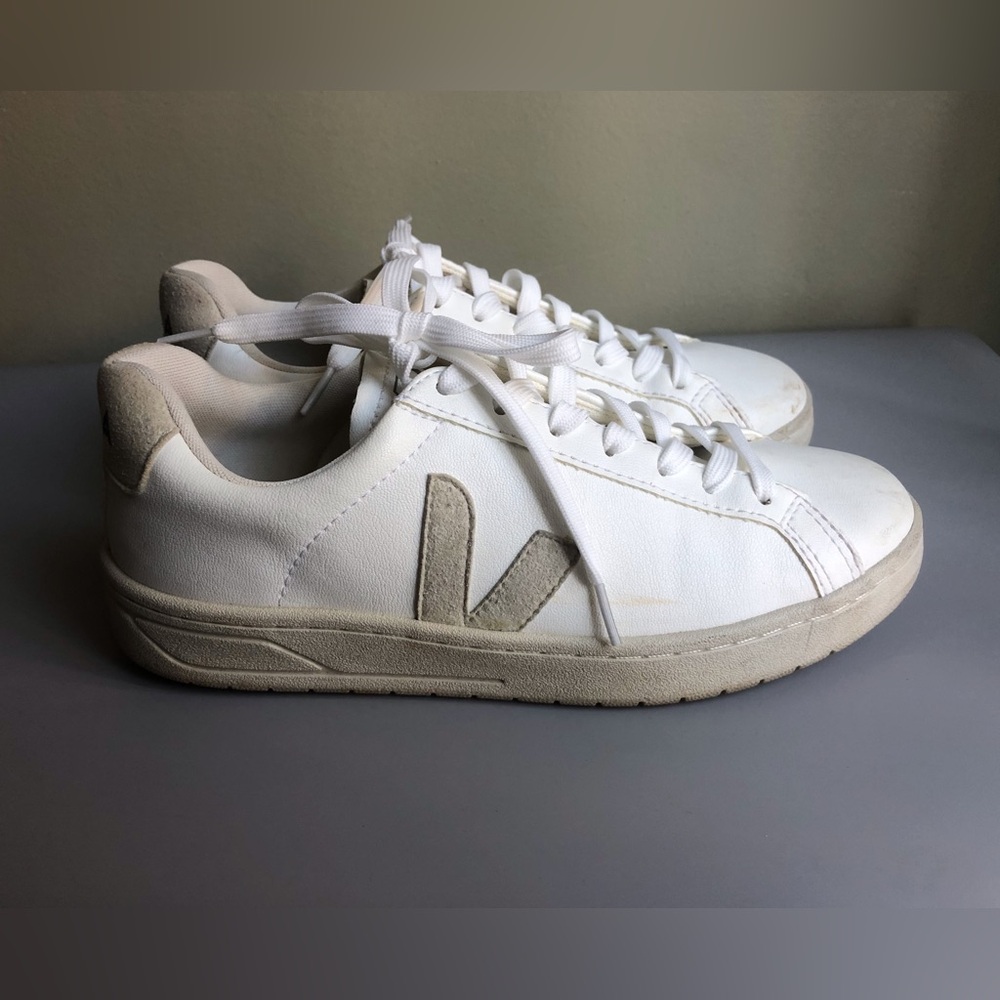 VEJA Women's Urca Cwl In White Natural Leather Sneakers Size: US 7 EUR 38